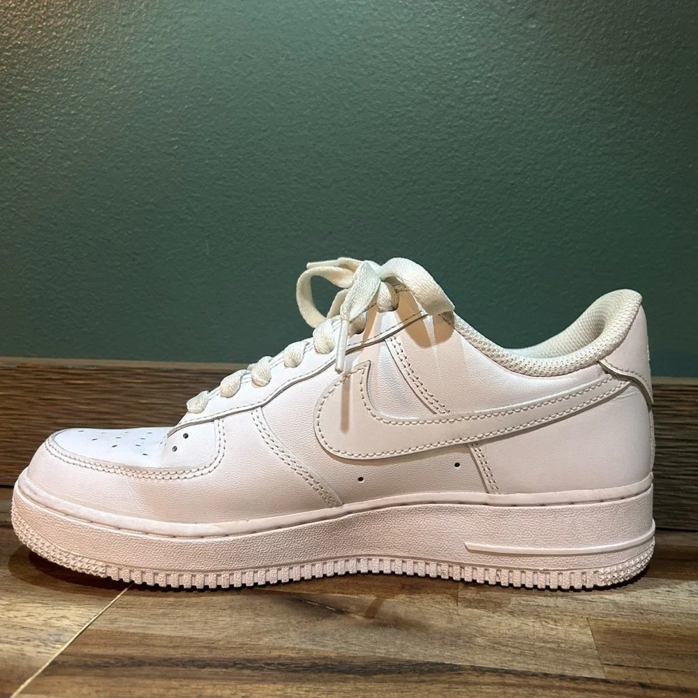 Nike Air Force 1 Low White Sneakers Women’s 7.5
